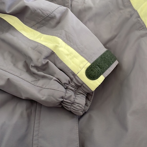 Helly Hansen Ski Coat, Size Medium, Lavender with white details - Picture 15 of 16